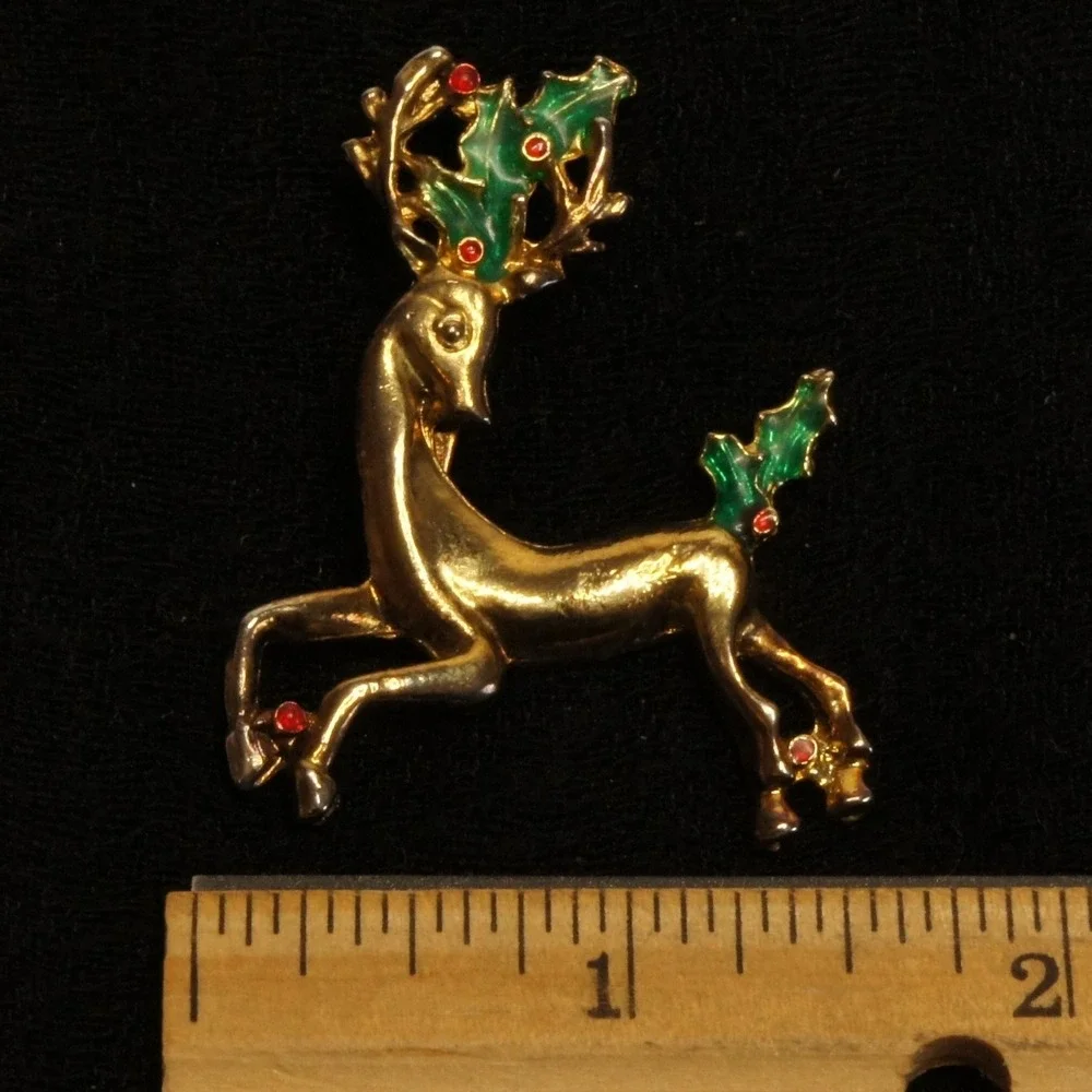 Vintage‎ Reindeer Brooch Gold Tone Christmas Pin Holly Antlers Rhinestone